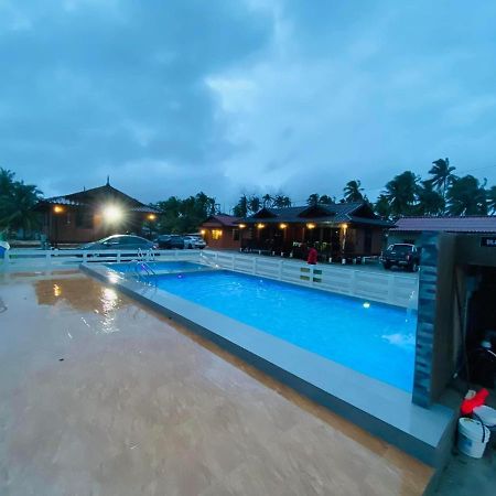 Tts Staycation Chalet Kampung Penarik Exteriör bild