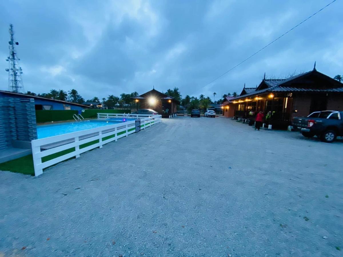 Tts Staycation Chalet Kampung Penarik Exteriör bild